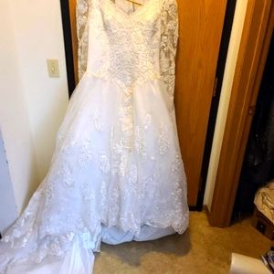 Oleg Cassini Wedding Ball Gown. Candlelight color, Size 20.